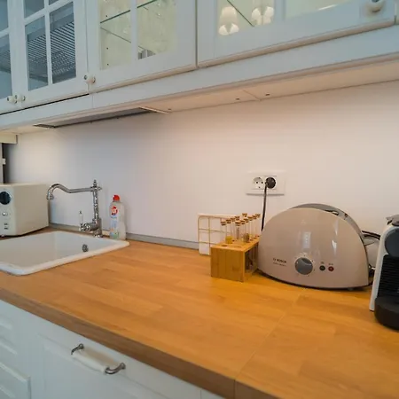 דירה With View & Large Balcony *