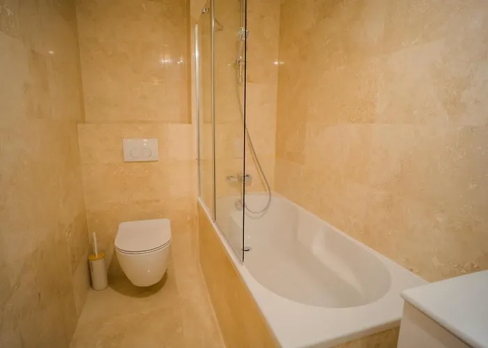 With View & Large Balcony Апартаменти *