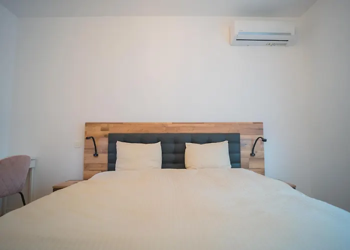 With View & Large Balcony Апартаменти *