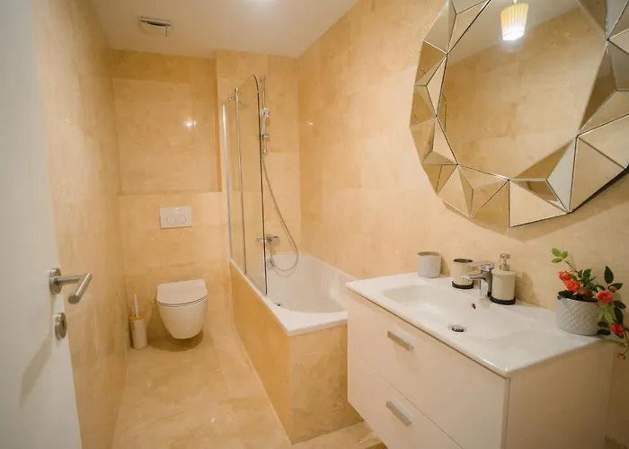 With View & Large Balcony بوخارست