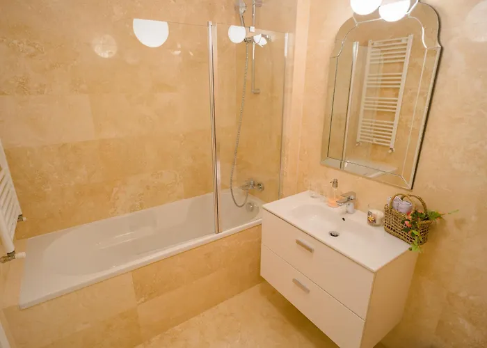 With View & Large Balcony شقة