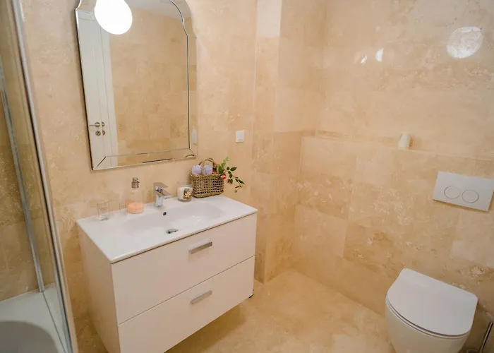 With View & Large Balcony بوخارست