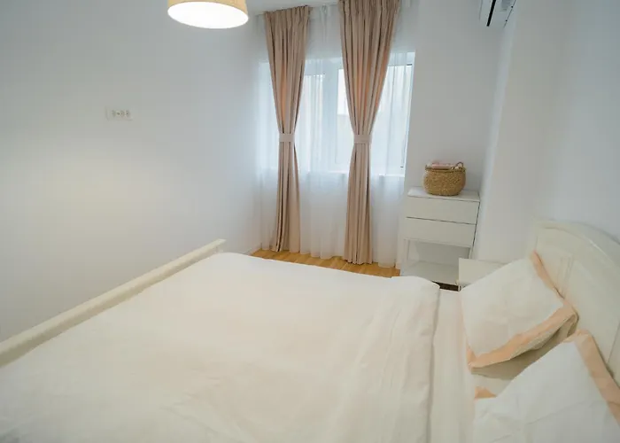 With View & Large Balcony بوخارست