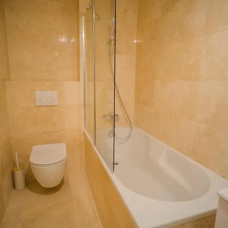 With View & Large Balcony Lägenhet *