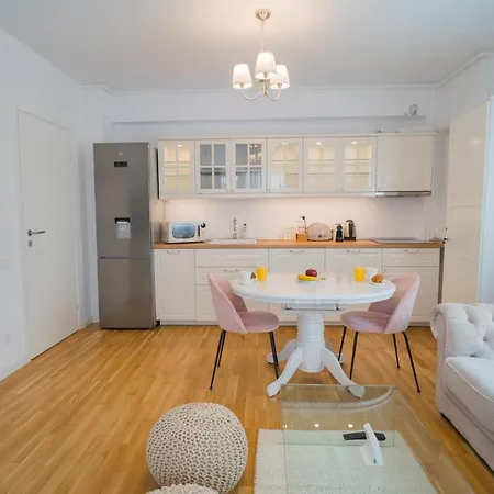 With View & Large Balcony Lägenhet