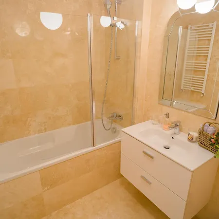 With View & Large Balcony Lägenhet