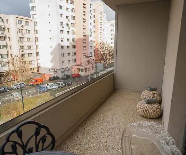 With View & Large Balcony Apartment Bukarest